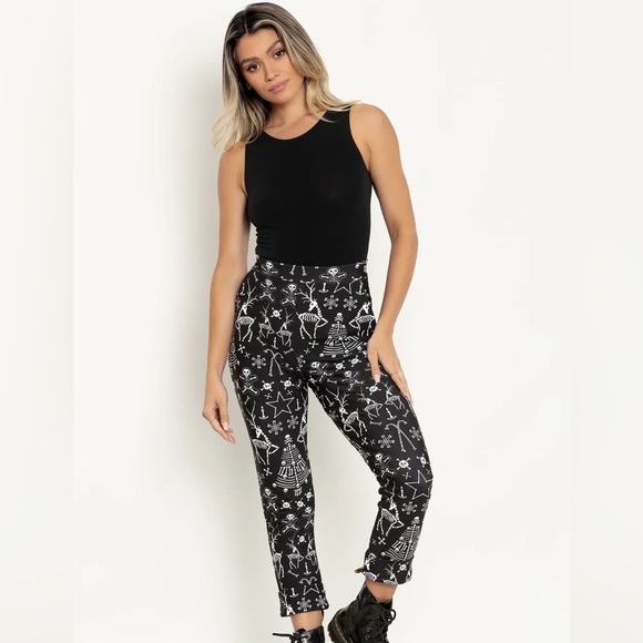 Blackmilk “JINGLE BONES CUFFED PANTS” Size Medium M NWT Xmas Holidays Creepmas - Picture 12 of 14